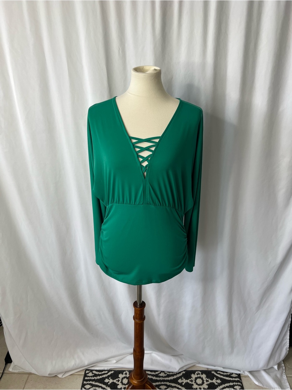 VENUS Emerald Green Crisscross Front Blouse – Women’s Large